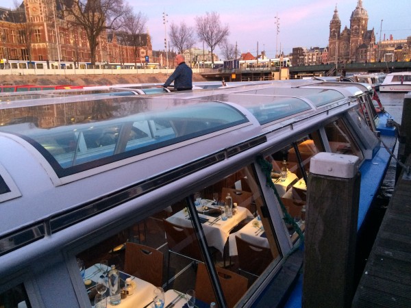 Cena y paseo por los canales de Amsterdam