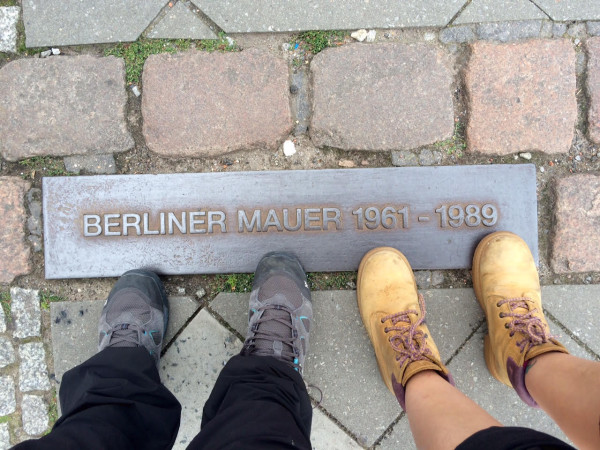 Pisando el muro de Berlín 